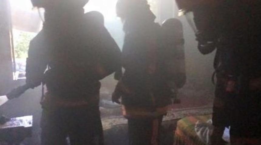 Evde &Ccedil;ıkan Yangın İtfaiye Ekiplerince S&ouml;nd&uuml;r&uuml;ld&uuml;