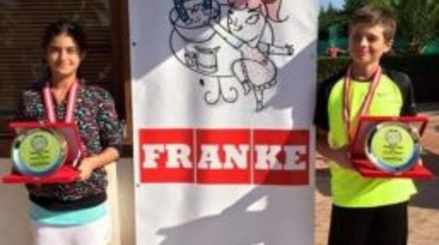 Tenis Deniz Spor Kul&uuml;b&uuml; Antalya&rsquo;dan Kupalarla D&ouml;nd&uuml;