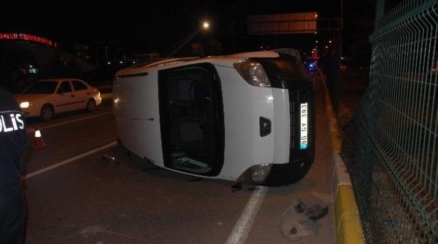 Hafif Ticari Ara&ccedil; Minib&uuml;sle &Ccedil;arpıştıktan Sonra Takla Attı