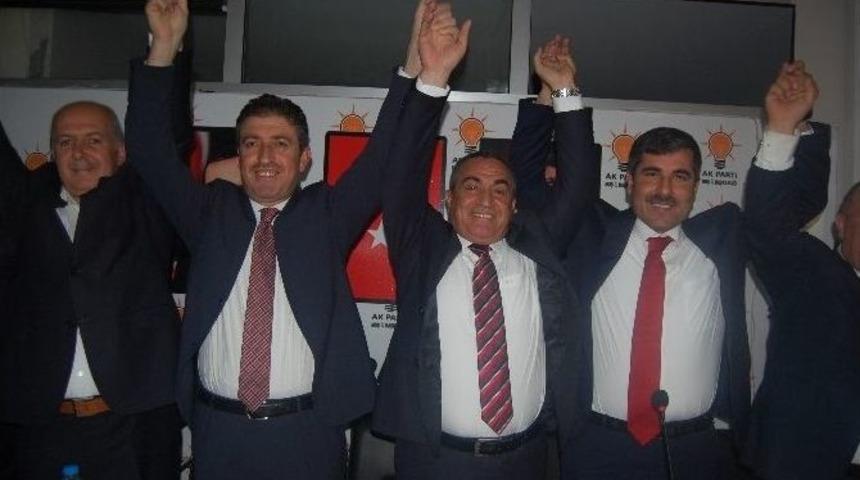 Ak Parti’de Zafer Kutlaması