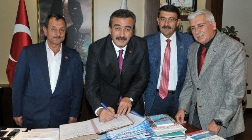 &Ccedil;ukurova&rsquo;dan 3 Belediyeye Cenaze Aracı