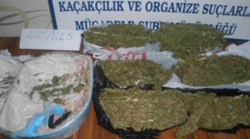 4 Kilo Esrarı 11 Kat Naylona Sardı Ama Polisten Ka&ccedil;amadı