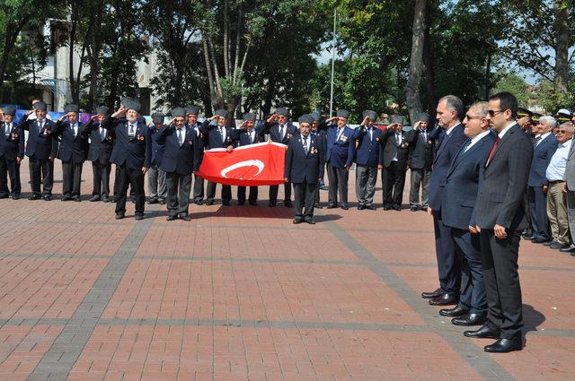 Kaymakamdan törende bekleyen gaziler için yemek