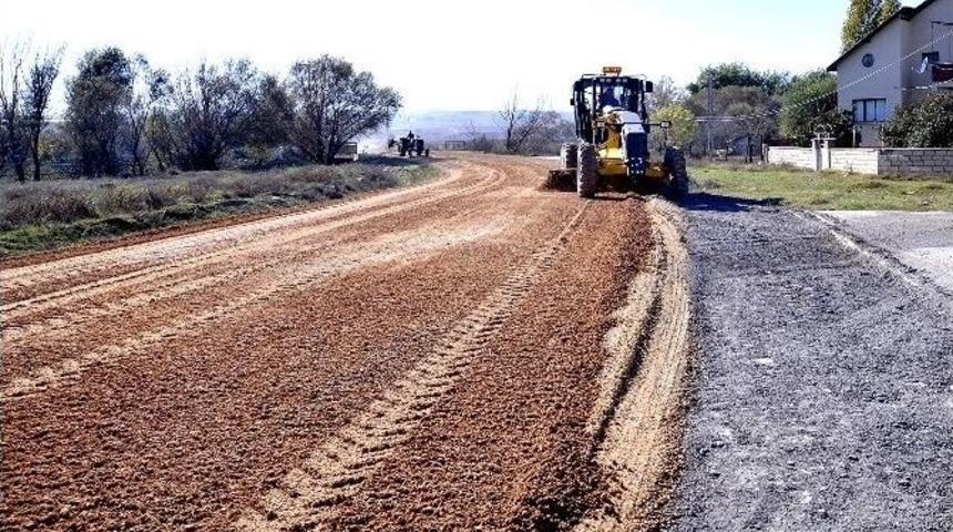 Fen İşleri Kırsalda Da &Ccedil;alışıyor