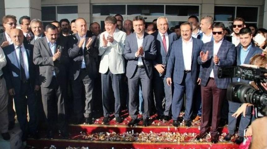Antalya&rsquo;da &Ccedil;avuşoğlu&rsquo;na Coşkulu Karşılama