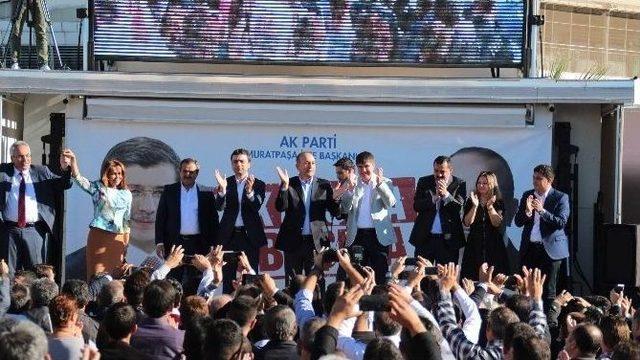 Antalya’da Çavuşoğlu’na Coşkulu Karşılama