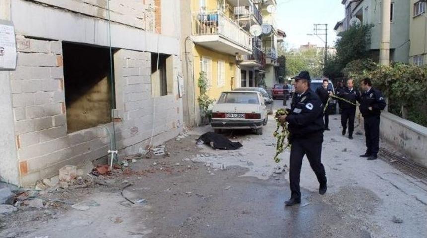 Sıva Ustası İnşaattan D&uuml;şerek &Ouml;ld&uuml;