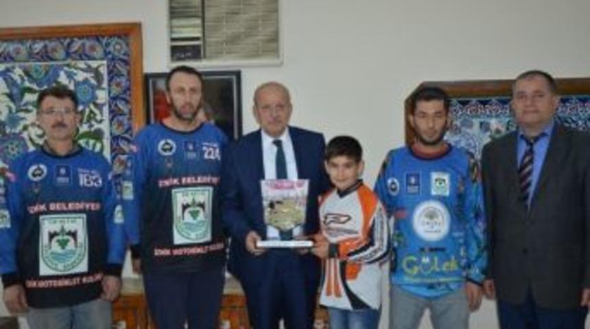 T&uuml;rkiye Enduro Şampiyonu, Başkan Osman Sargın&rsquo;ı Ziyaret Etti