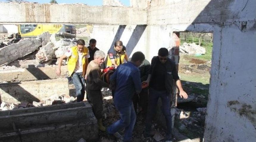 Tadilat Yaptığı &Ccedil;atıdan D&uuml;şt&uuml;