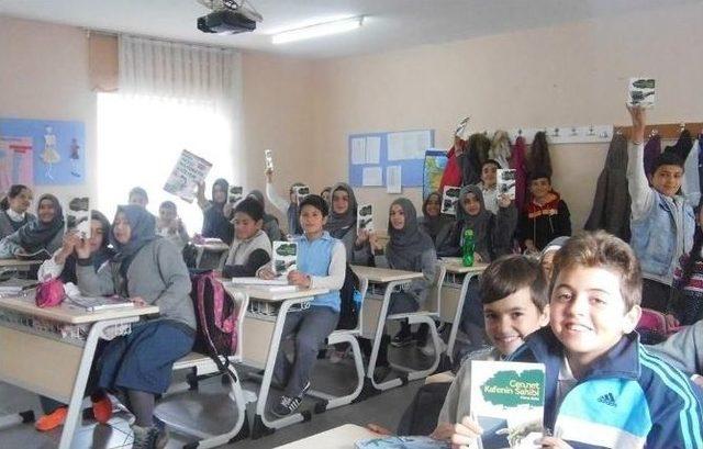 Saray İmam Hatip Öğrencileri Kitap Okuyor