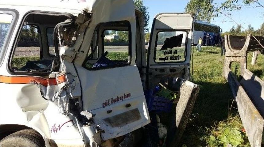 Kadirli&rsquo;de Trafik Kazaları: 3 Yaralı