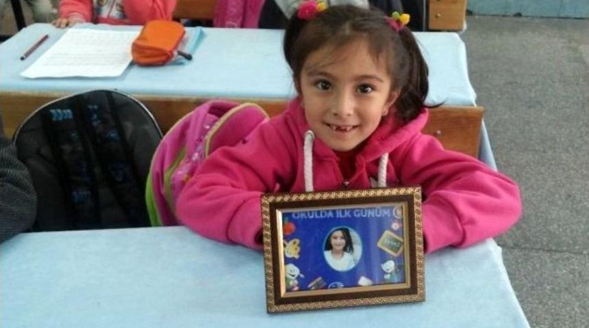 Miniklerin İlk G&uuml;n Heyecanları Fotoğraflara Yansıdı