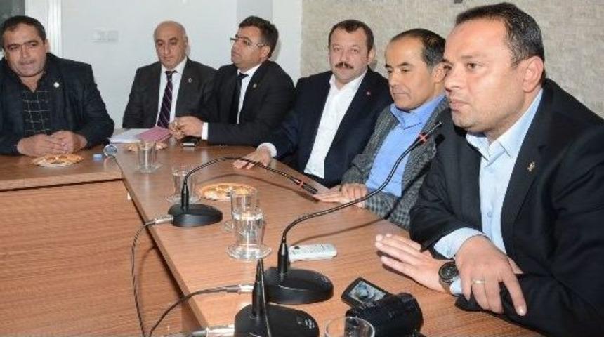 K&ouml;y Muhtarları Ve Azalardan Ak Parti&rsquo;ye Ziyaret