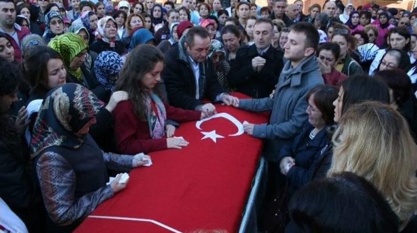 G&ouml;revi Başında Beyin Kanaması Ge&ccedil;iren Ebe Hayatını Kaybetti