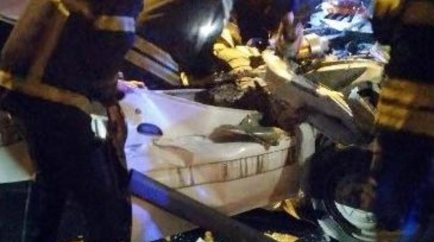 Kocaeli&rsquo;de Trafik Kazası: 2 Yaralı