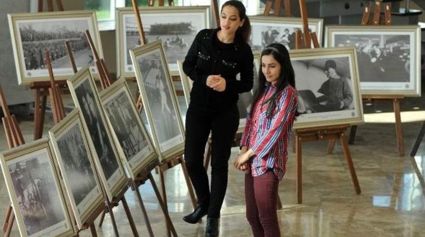 Atat&uuml;rk Fotoğrafları Ziyaret&ccedil;ilerini Bekliyor