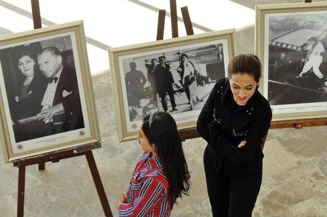 Atatürk Fotoğrafları Ziyaretçilerini Bekliyor