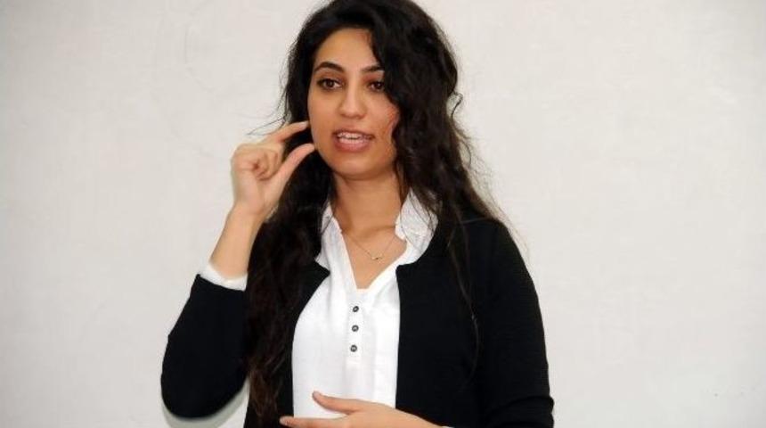 Kendisini İşaret Dilini Yaygınlaştırmaya Adadı