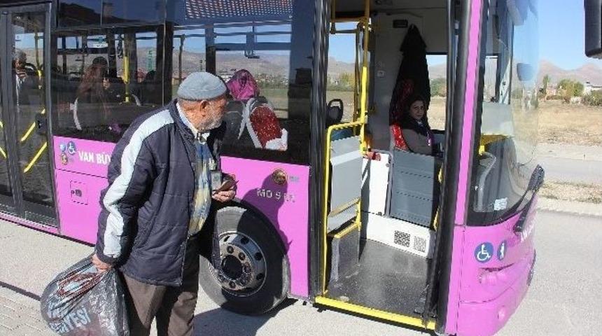 Belediyenin Kadın Şof&ouml;rleri Direksiyon Başına Ge&ccedil;ti