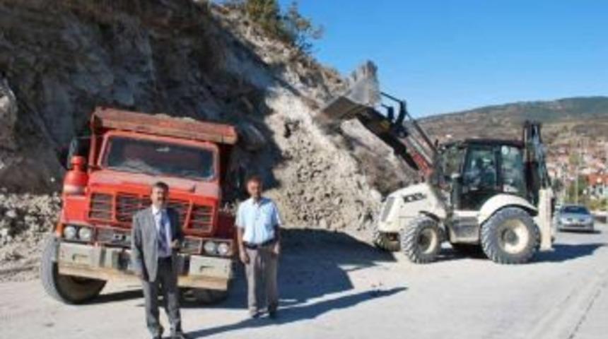 Heyelan Tehlikesi Olan Yollarda D&uuml;zenleme Yapılıyor