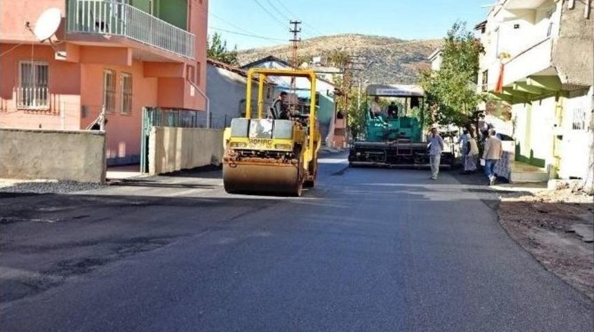 G&ouml;lbaşı İl&ccedil;esinde Asfalt &Ccedil;alışmaları Devam Ediyor