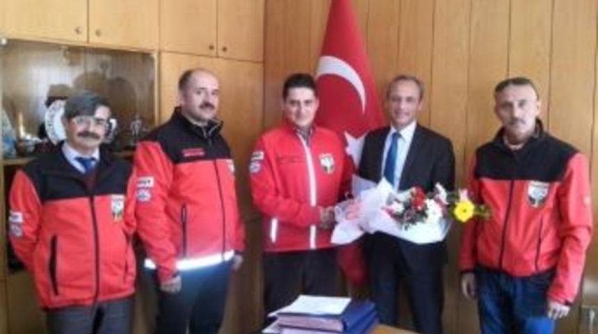 Akut&rsquo;tan Afyonkarahisar Gen&ccedil;lik Hizmetleri Ve Spor İl M&uuml;d&uuml;rl&uuml;ğ&uuml;&rsquo;ne Ziyaret