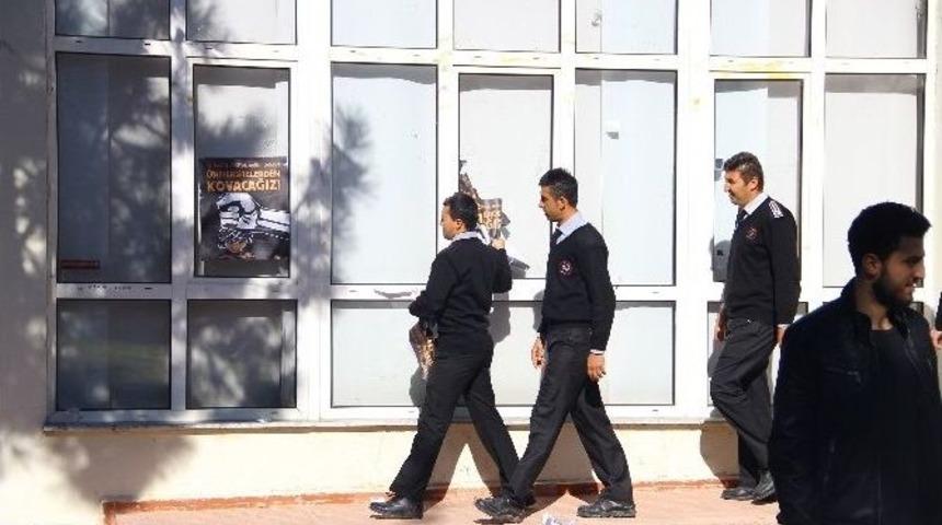 &Uuml;niversite &Ouml;ğrencileriyle, Polis Ve &Ouml;zel G&uuml;venlik&ccedil;iler Arasında Arbede