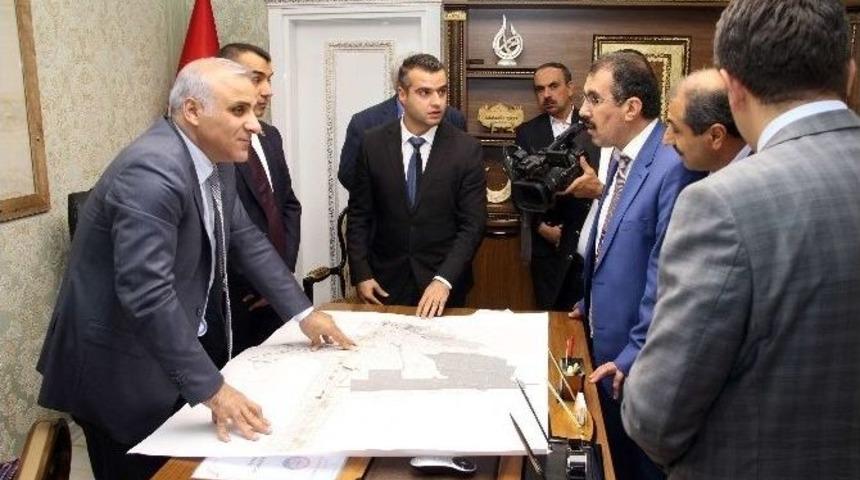 Vali Zorluoğlu, Ak&ccedil;akiraz Beldesini Ziyaret Etti