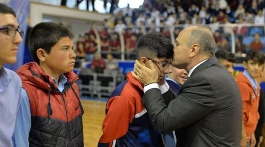 Mersin Okul Sporları 2015-2016 Sezon A&ccedil;ılışını Vali &Ccedil;akacak Yaptı