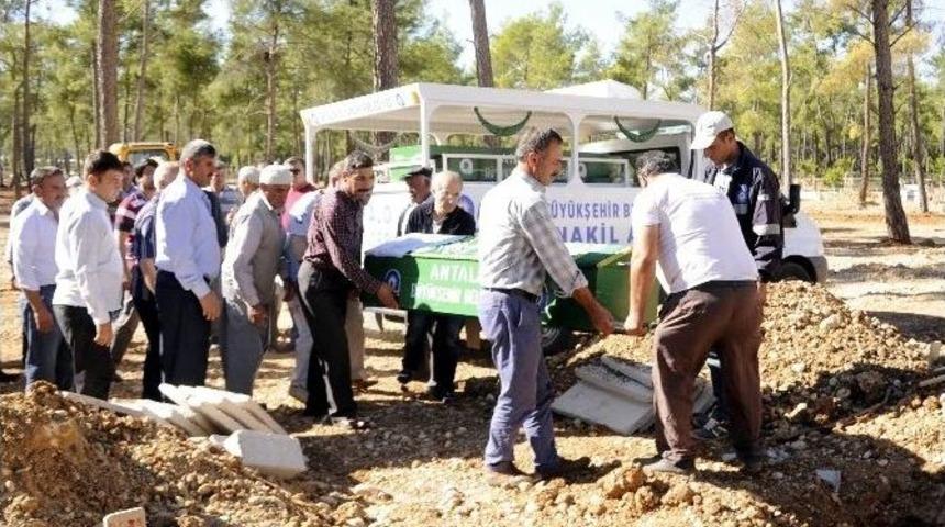 Anne Ve 3 Yaşındaki Oğlu G&ouml;zyaşları Arasında Defnedildi
