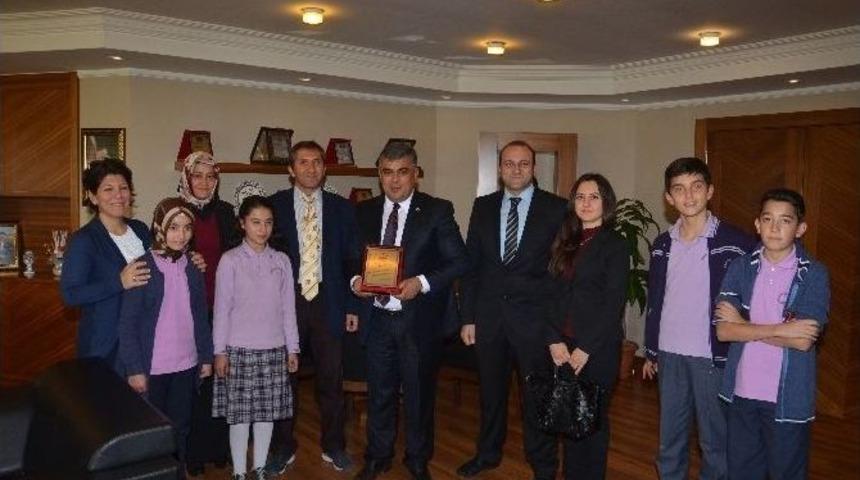 Başkan &Ouml;zg&uuml;ven&rsquo;e Teşekk&uuml;r Ziyareti