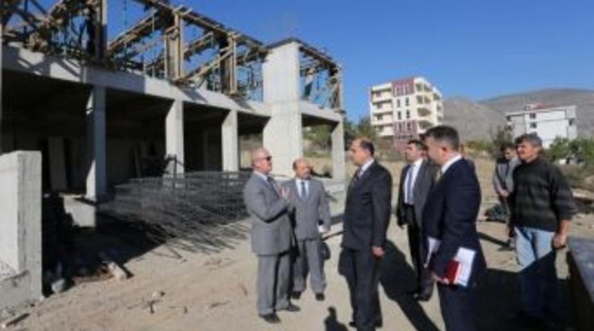 Vali &Ccedil;omaktekin&rsquo;den Yeni Bilsem İnşaatında İnceleme