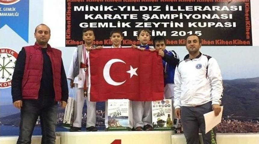 &Ccedil;iftlikk&ouml;y Karatecileri Gemlik&rsquo;te Madalyaları Topladı