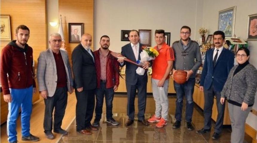 Engelli &Ouml;ğrencilerden Rekt&ouml;r Alkan&rsquo;a Ziyaret