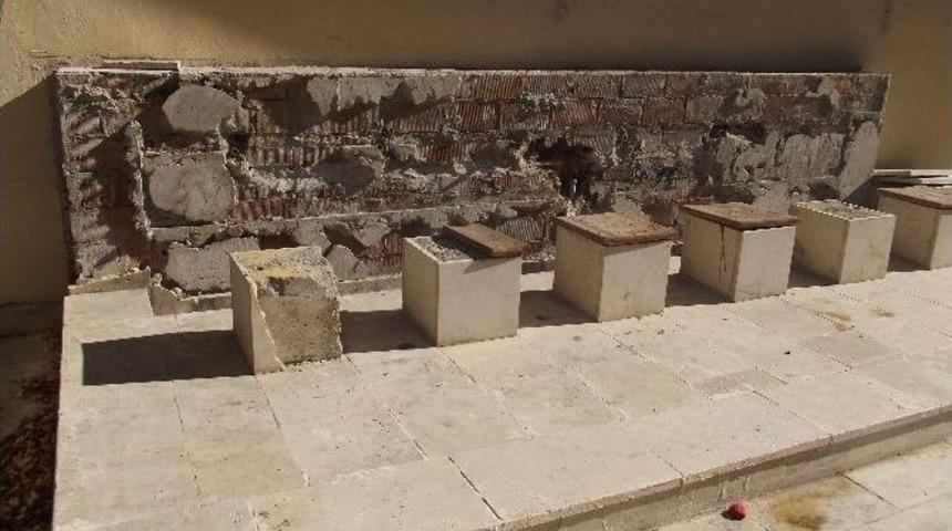 Ak&ccedil;adağ&rsquo;da Cami Cemaatini Kızdıran Tadilat