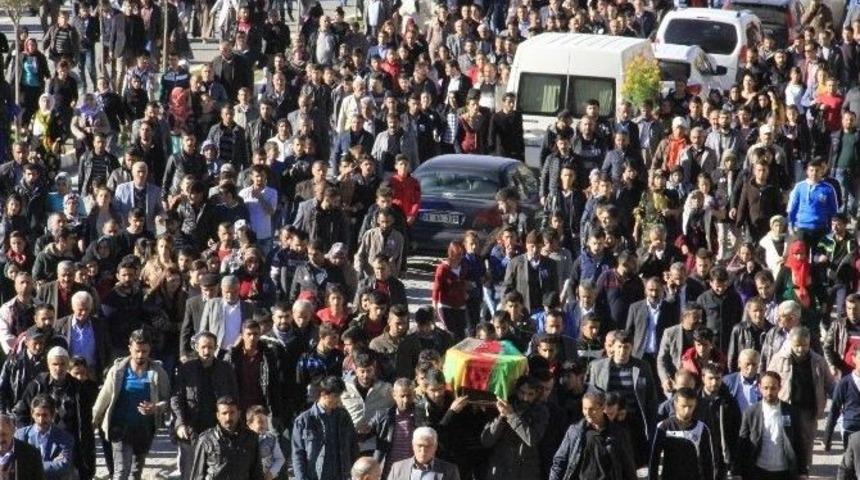 Hakkari&rsquo;deki &Ccedil;atışmada &Ouml;len Şahıs Toprağa Verildi