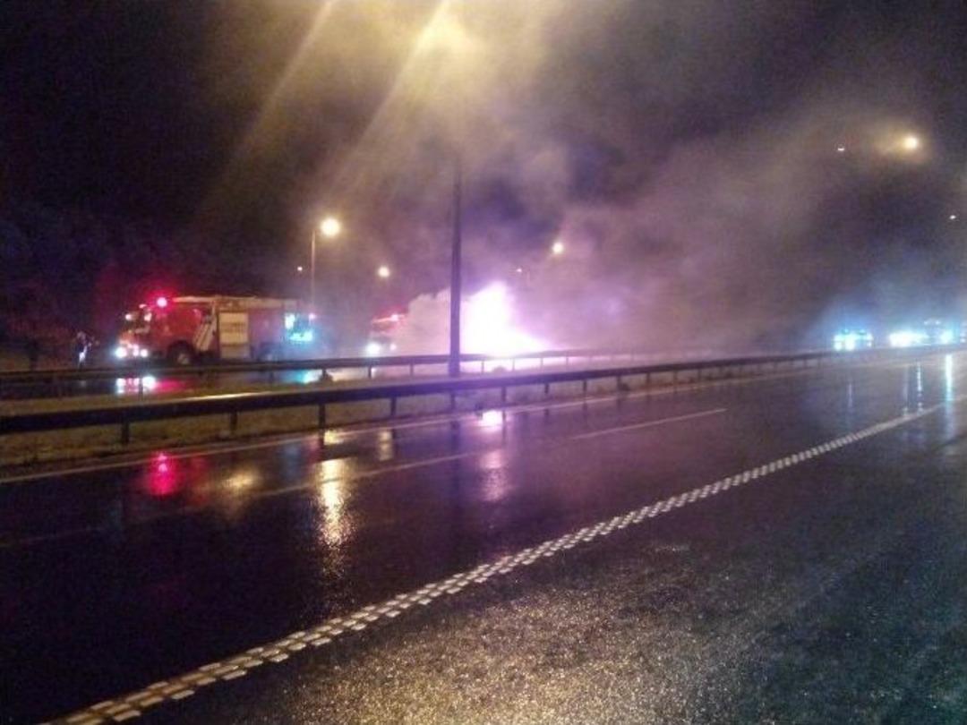 Pili&ccedil; Y&uuml;kl&uuml; Tır Alev Alev Yandı