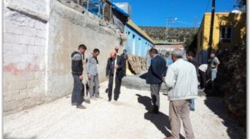 K&ouml;y Yollarının Yapımı Devam Ediyor