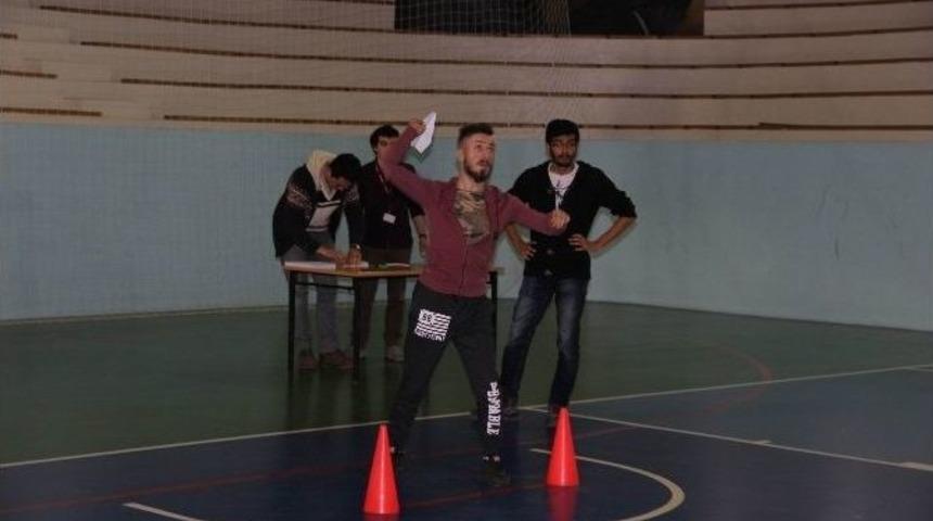 &Ouml;ğrenciler Kağıt U&ccedil;akla Stres Attı