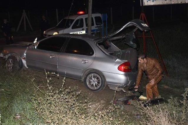 Aydın’da Trafik Kazası Otomobil Tarlaya Uçtu