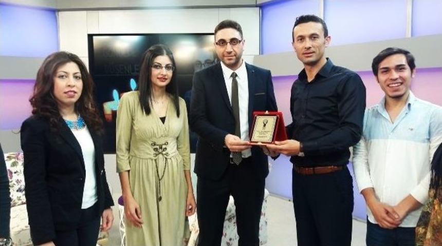 Tded Ekibinden İha Muhabirine Plaket