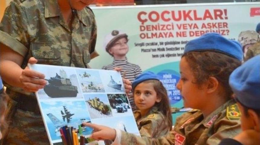 Piazza&rsquo;nın Mavi Bereli Minikleri &Ccedil;akı Gibi Asker Oldu