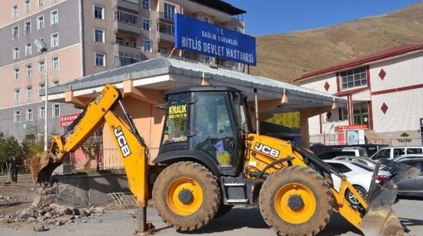 Bitlis Devlet Hastanesi’nde Çevre Düzenlemesi