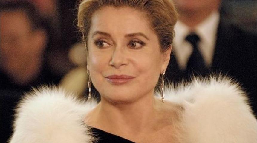 Yaşam Boyu Başarı &Ouml;d&uuml;l&uuml; Fransız Aktris Catherıne Deneuve&rsquo;&uuml;n