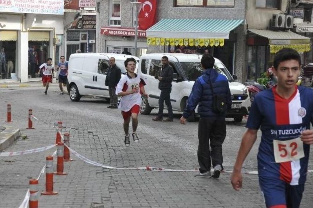 Atat&uuml;rk Yol Koşusu Yapıldı