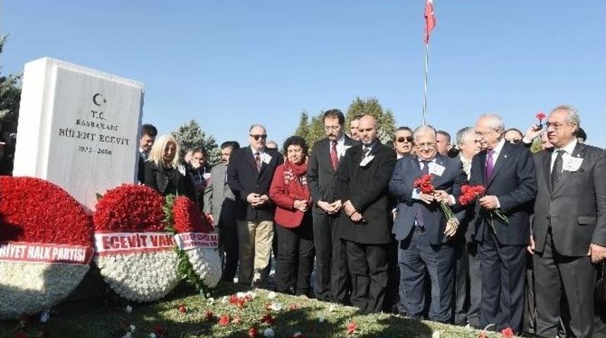 Ecevit &Ouml;l&uuml;m&uuml;n&uuml;n 9. Yılında Mezarı Başında Anıldı