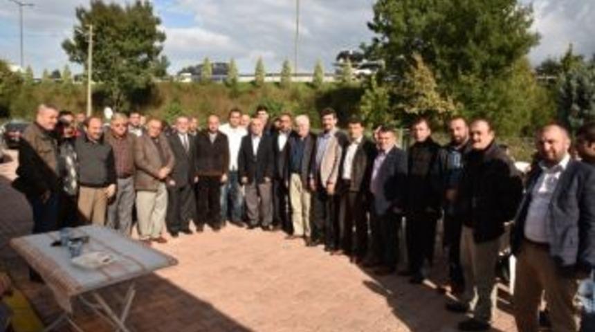 Başkan &Uuml;z&uuml;lmezi, Kartepeli Gen&ccedil;leri Askere Uğurladı