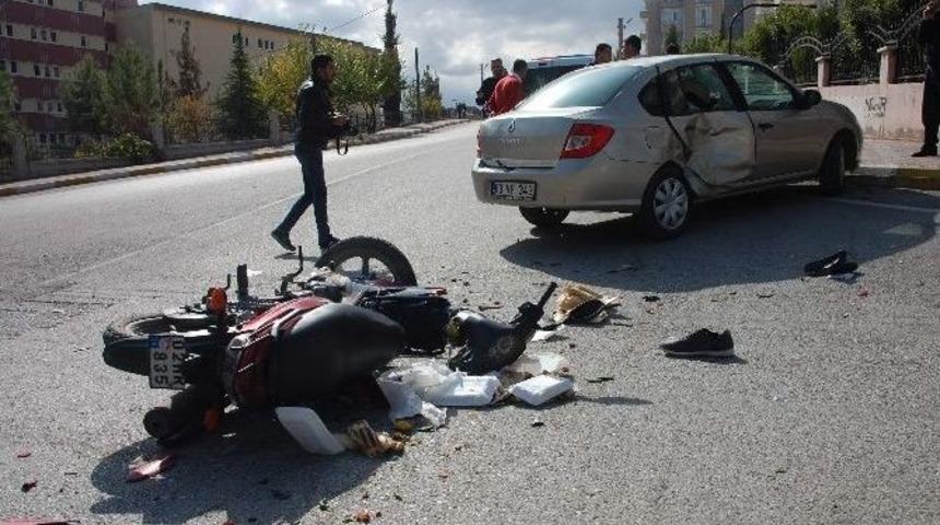 Adıyaman&rsquo;da Otomobille Motosiklet &Ccedil;arpıştı: 1 Yaralı