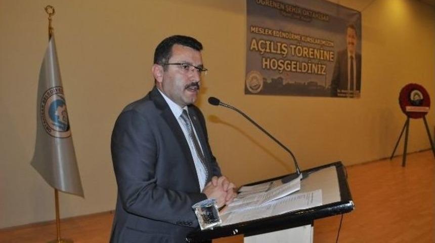 Ortahisar Belediyesi Hem Eğitiyor, Hem De Meslek Edindiriyor