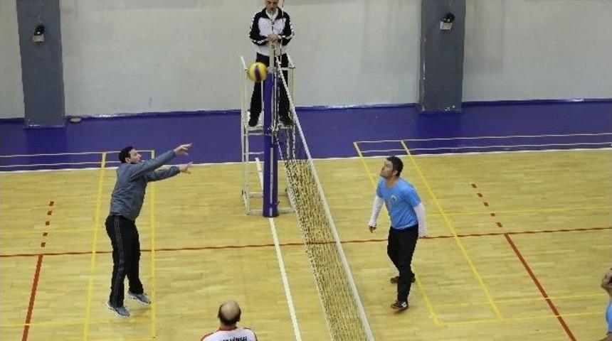 İlkadım&rsquo;da Voleybol Turnuvası Başladı